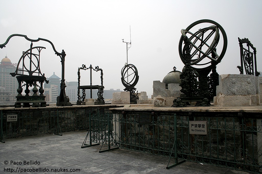 Los aparatos de Verbiest en el Antiguo Observatorio de Beijing. Foto: © Paco Bellido