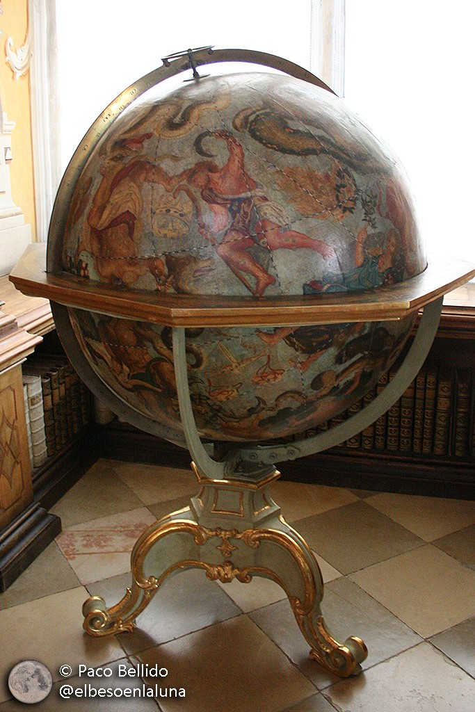 Detalle del globo celeste de Coronelli en la biblioteca de la abadía de Melk. Foto: © Paco Bellido